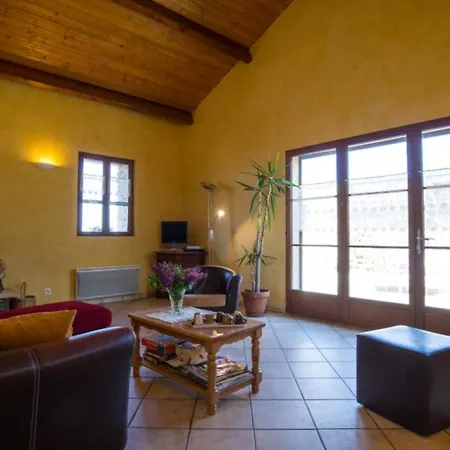 Casa de Férias Saint-germain-lembron, 4 Pieces, 6 Personnes - Fr-1-630-101
