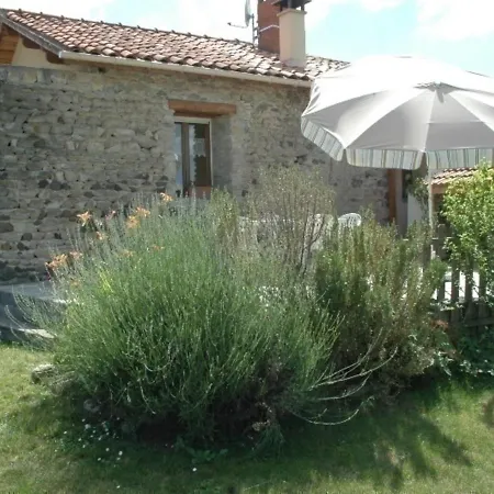 Casa de Férias Saint-germain-lembron, 4 Pieces, 6 Personnes - Fr-1-630-101